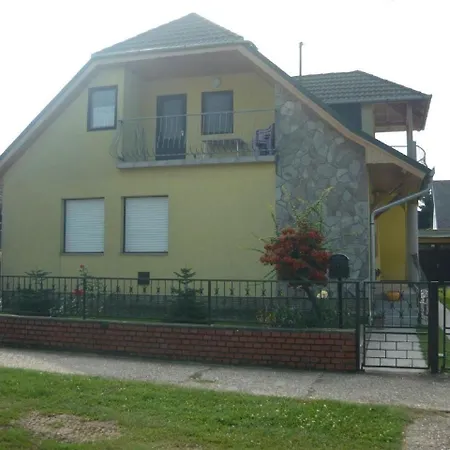 Apartment Klimatisierte In Mit Moeblierter Terrasse Balatonboglar